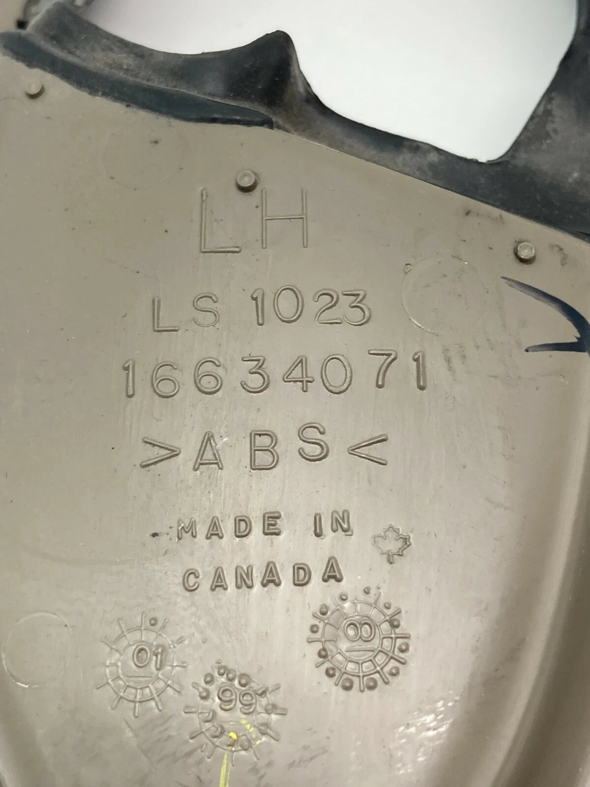 00-05 PONTIAC BONNEVILLE REAR LEFT DOOR INNER DOOR HANDLE BEZEL TRIM 16634071
