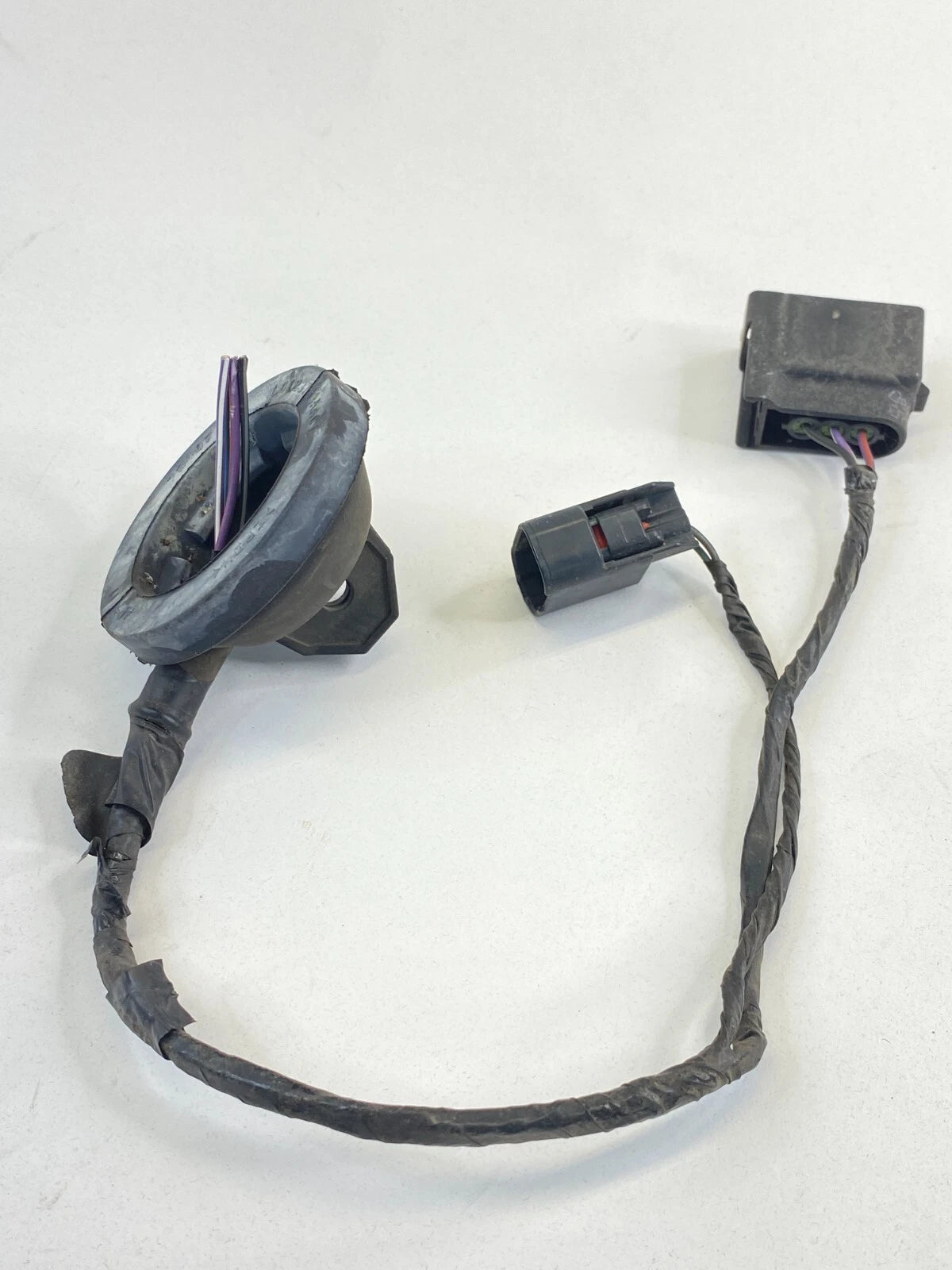 09 FORD ESCAPE HYBRID REAR RIGHT SIDE TAILLIGHT WIRE WIRING HARNESS BULB SOCKET