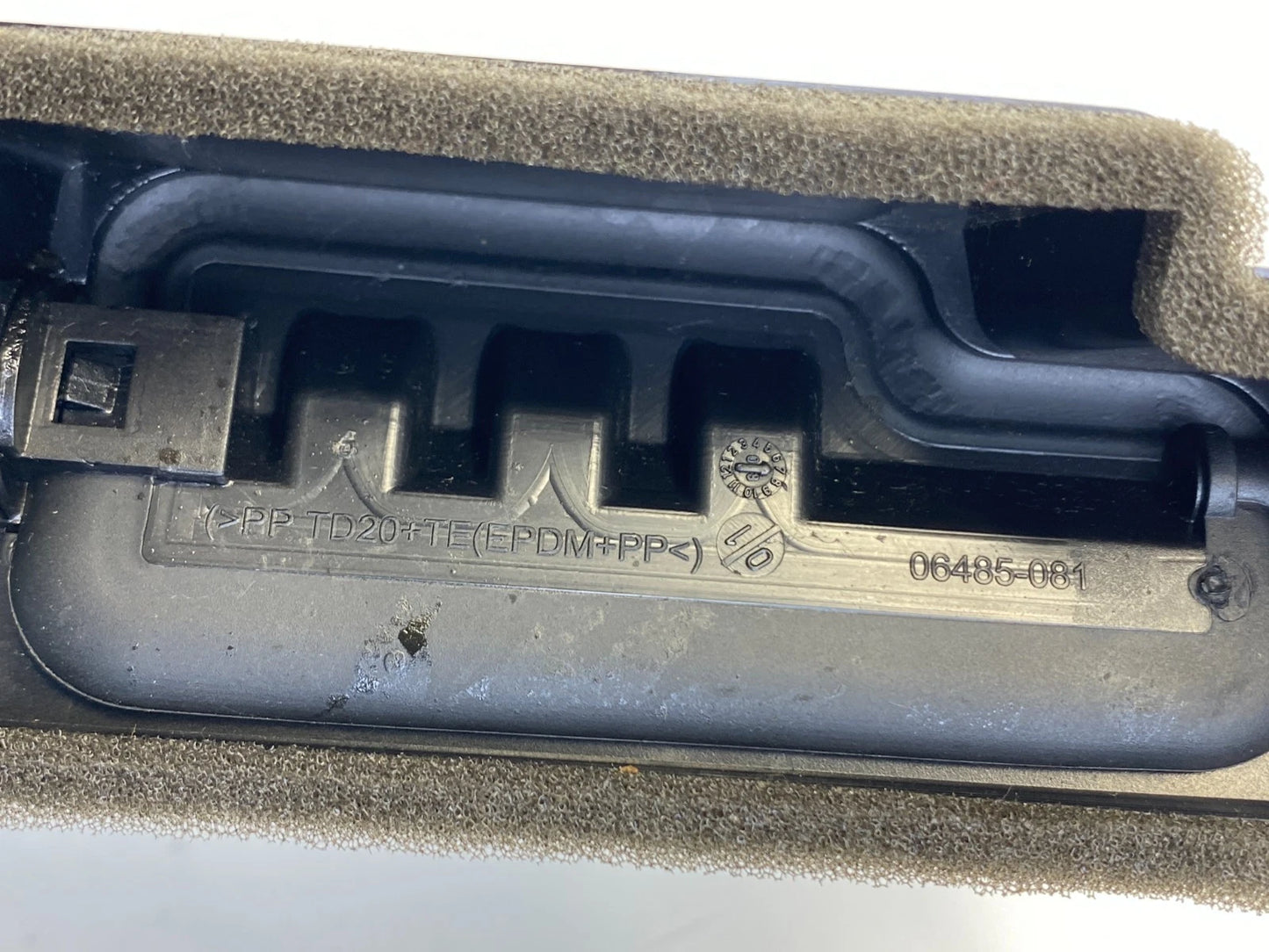 2009-2016 AUDI A5 QUATTRO DASH CENTER A/C AIR VENT OUTLET DUCT 8T1-820-951-C OEM