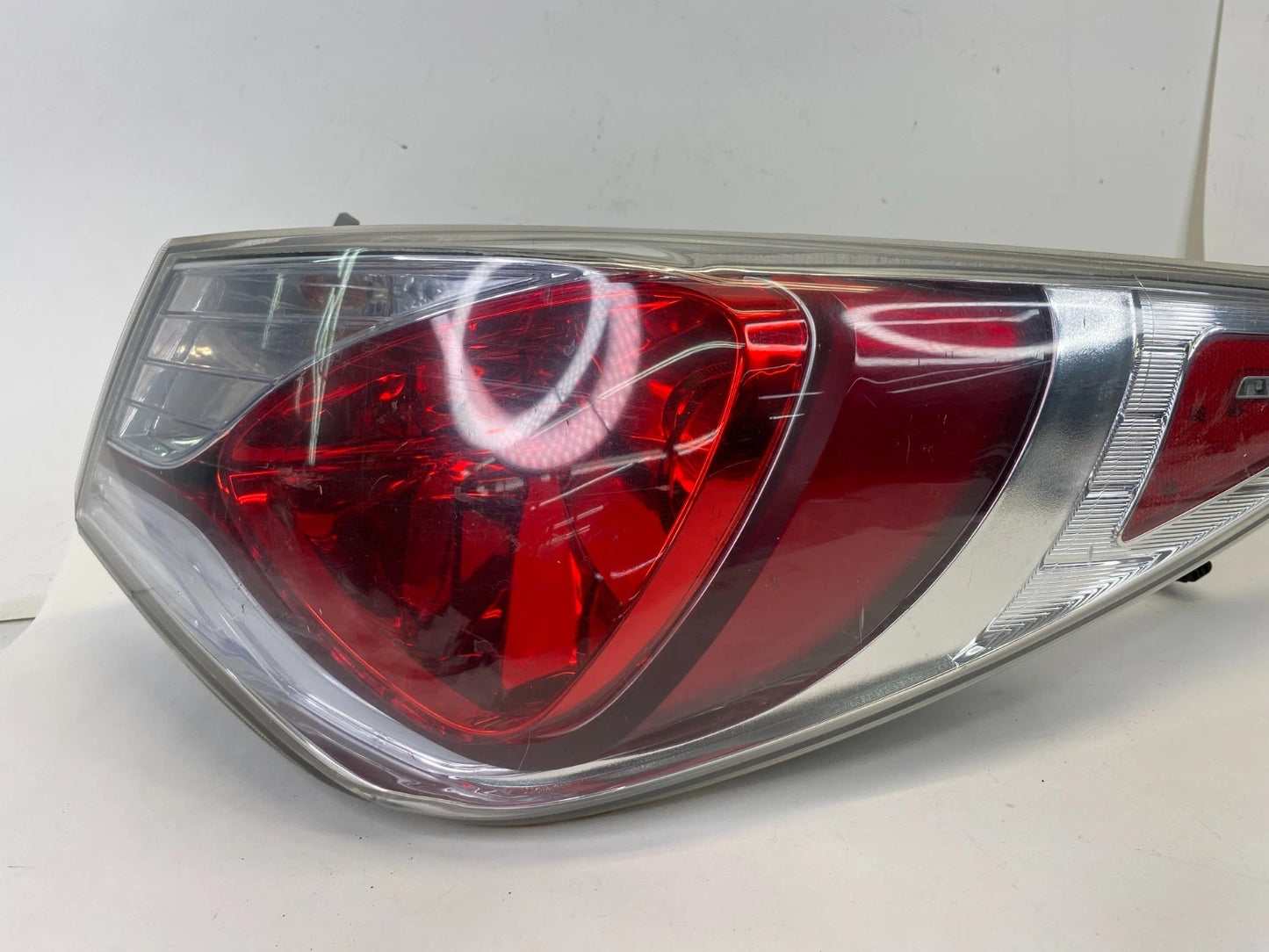 2011-2015 HYUNDAI SONATA RIGHT SIDE TAILLIGHT TAIL LIGHT LAMP OUTER QUARTER OEM