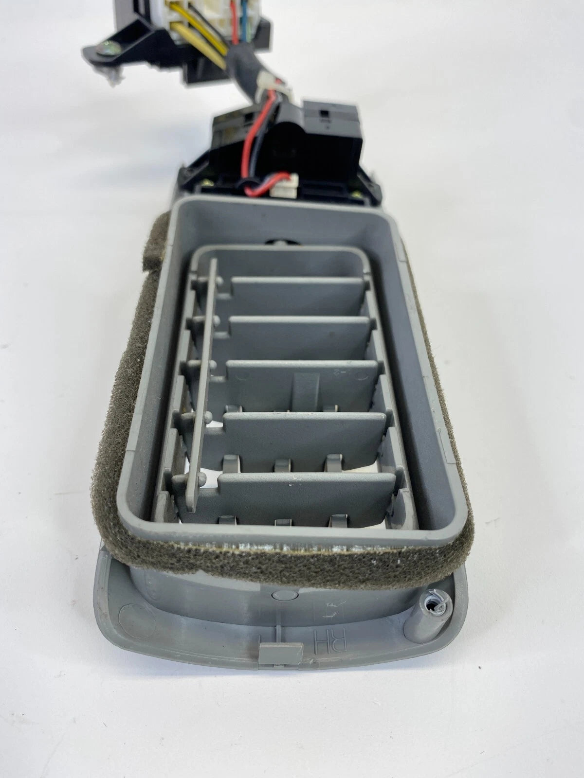 07-09 HYUNDAI SANTA FE REAR PILLAR RIGHT PASSENGER AC AIR VENT 97980-2B100 OEM