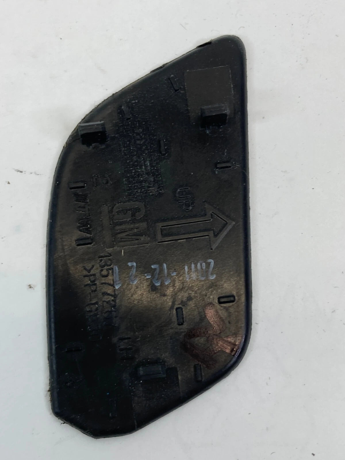 2010-2017 CHEVROLET EQUINOX FRONT LEFT DRIVER HANDLE SCREW COVER BEZEL 13577267