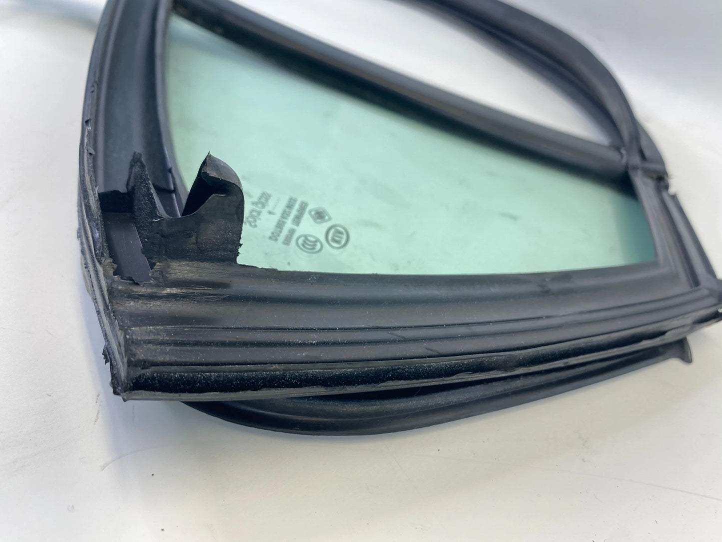 2012-2015 KIA OPTIMA REAR RIGHT BACK SIDE DOOR WINDOW FIXED QUARTER GLASS OEM