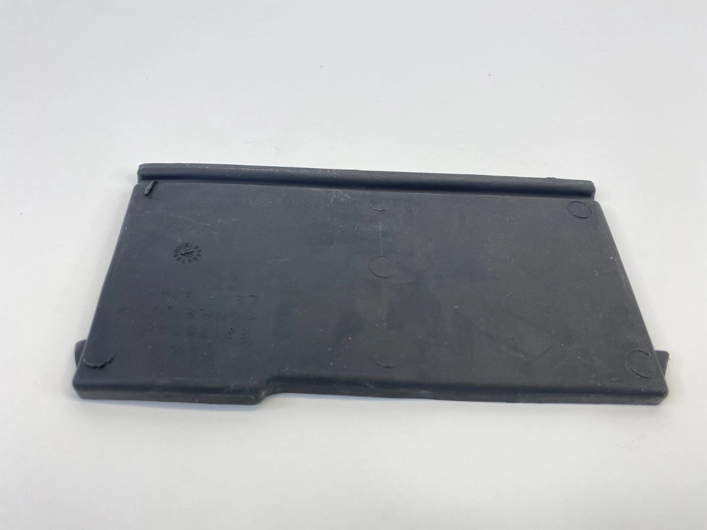 2002-2007 SATURN VUE FRONT DASH LOWER STORAGE COMPARTMENT RUBBER MAT 22675342