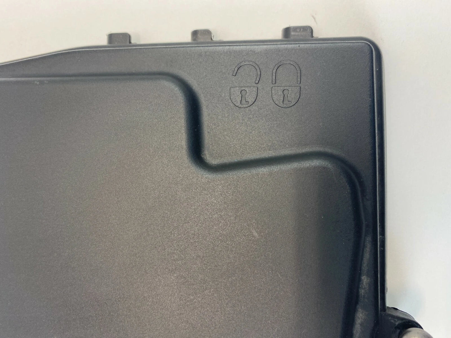 2004 2005 BMW 545I ENGINE FUSE BOX UPPER COVER CAP HOUSING LID 7520899 OEM