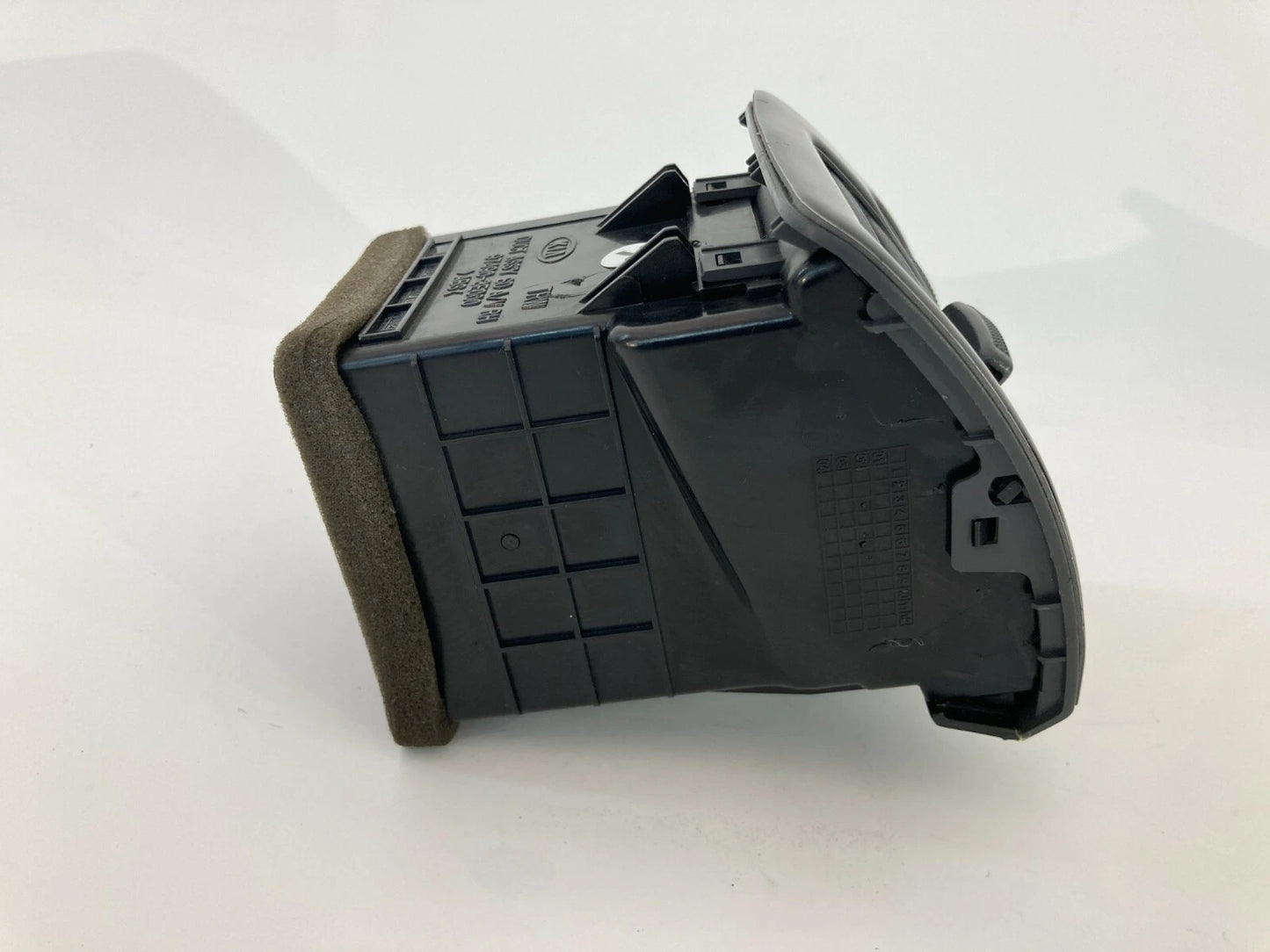 03-09 KIA SORENTO RIGHT SIDE DASH AC AIR VENT GRILLE DUCT OUTLET 97490-3E000 OEM