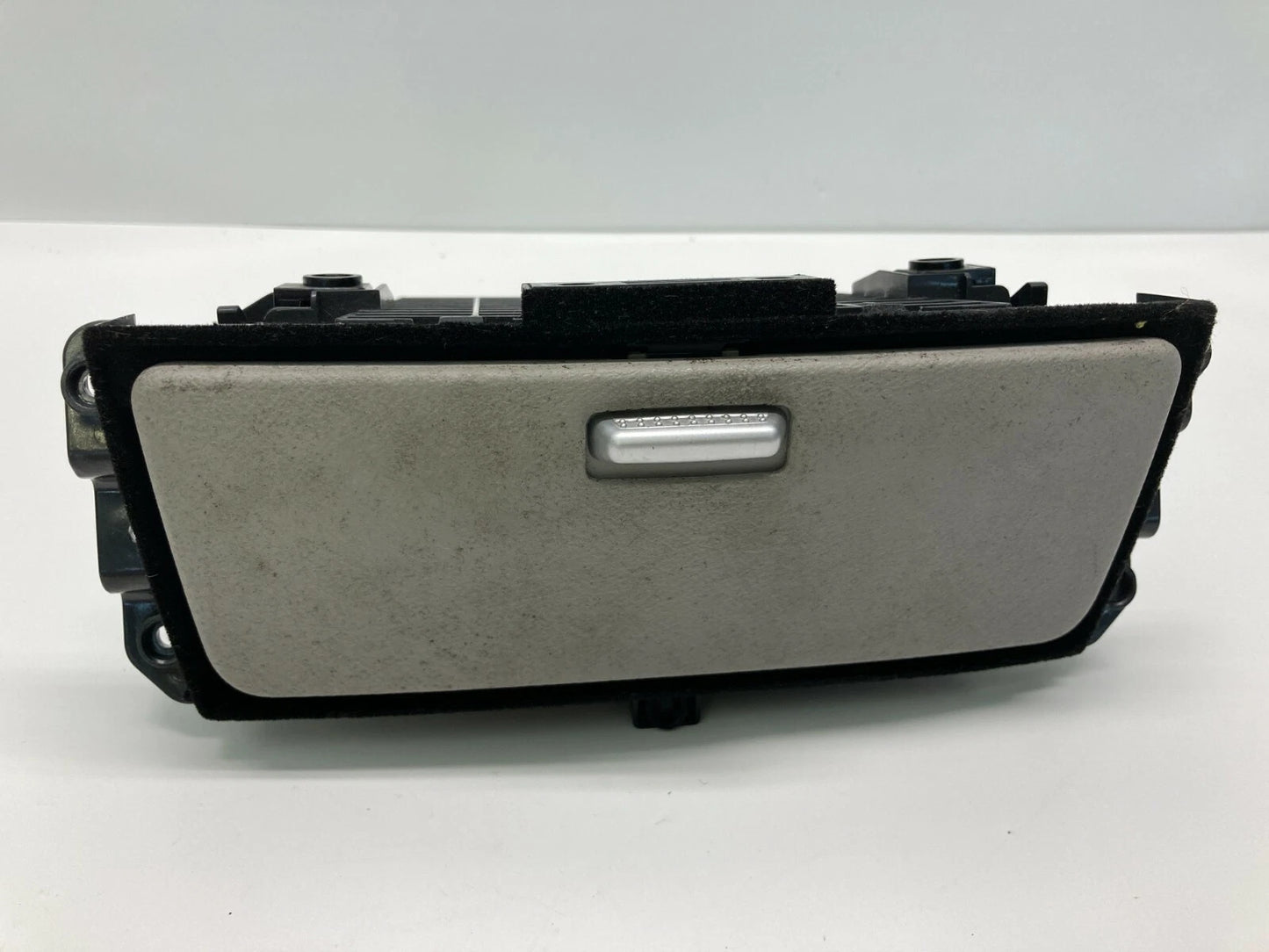 06-10 HYUNDAI AZERA CENTER DASH ASHTRAY ASH TRAY COMPARTMENT 84745-3L100 OEM