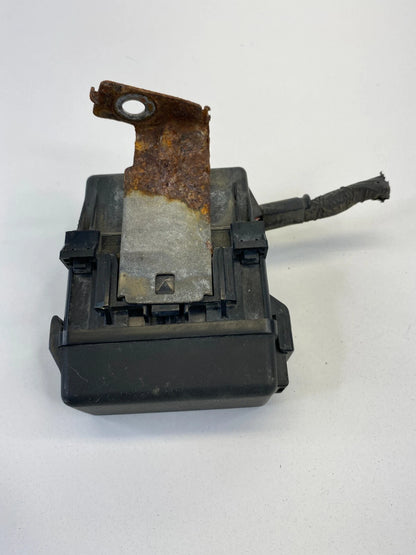 2005 05 MITSUBISHI GALANT UNDER HOOD A/C FUSE RELAY BOX ASSEMBLY MR301971