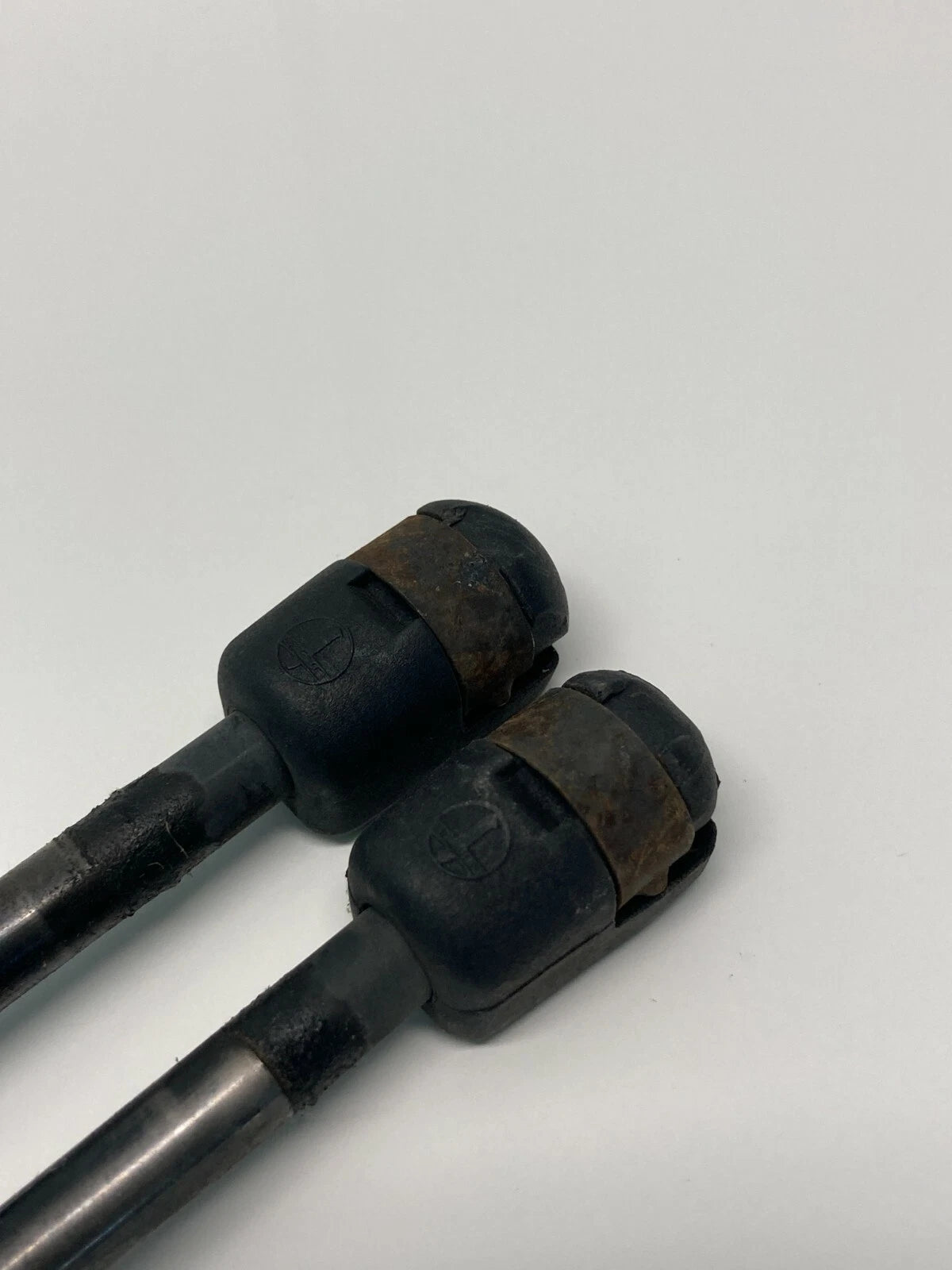 1999-2003 SAAB 9-3 HATCHBACK REAR TRUNK DECK LID SHOCK STRUTS LIFT SUPPORT SET 2