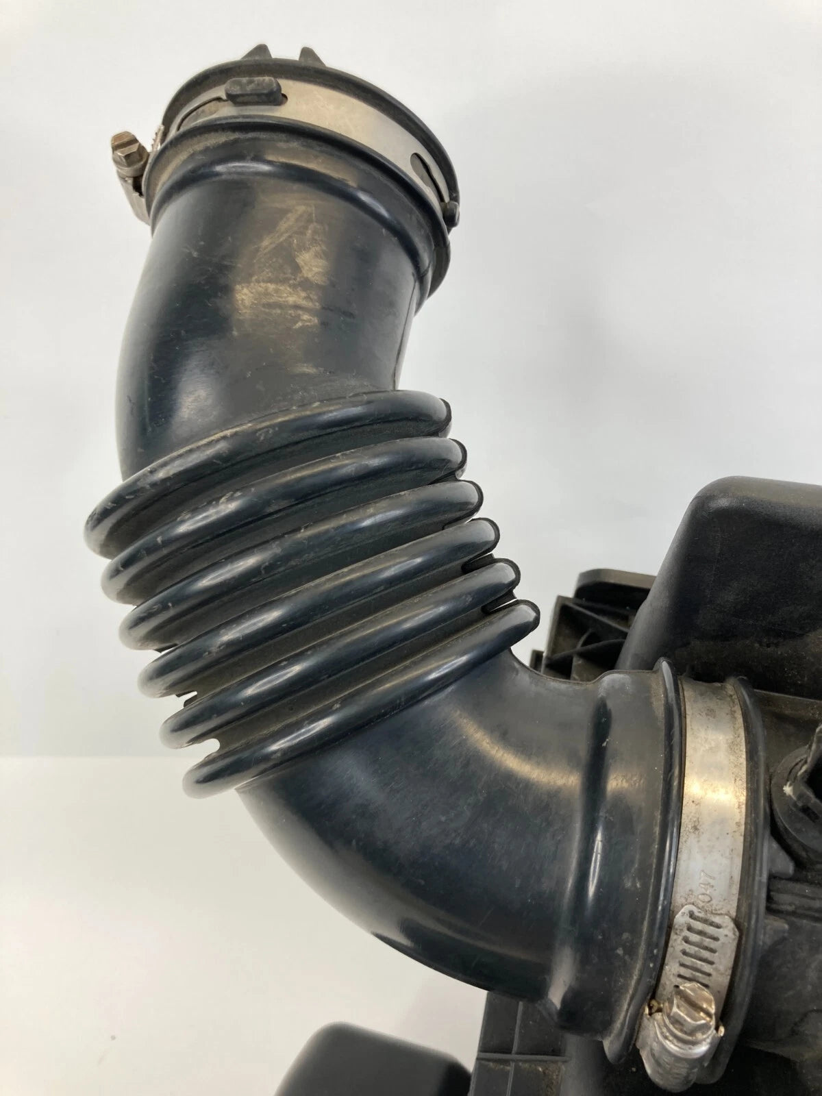 2009 2010 DODGE JOURNEY 3.5L AIR INTAKE FILTER HOUSING BOX HOSE 04891913AC OEM