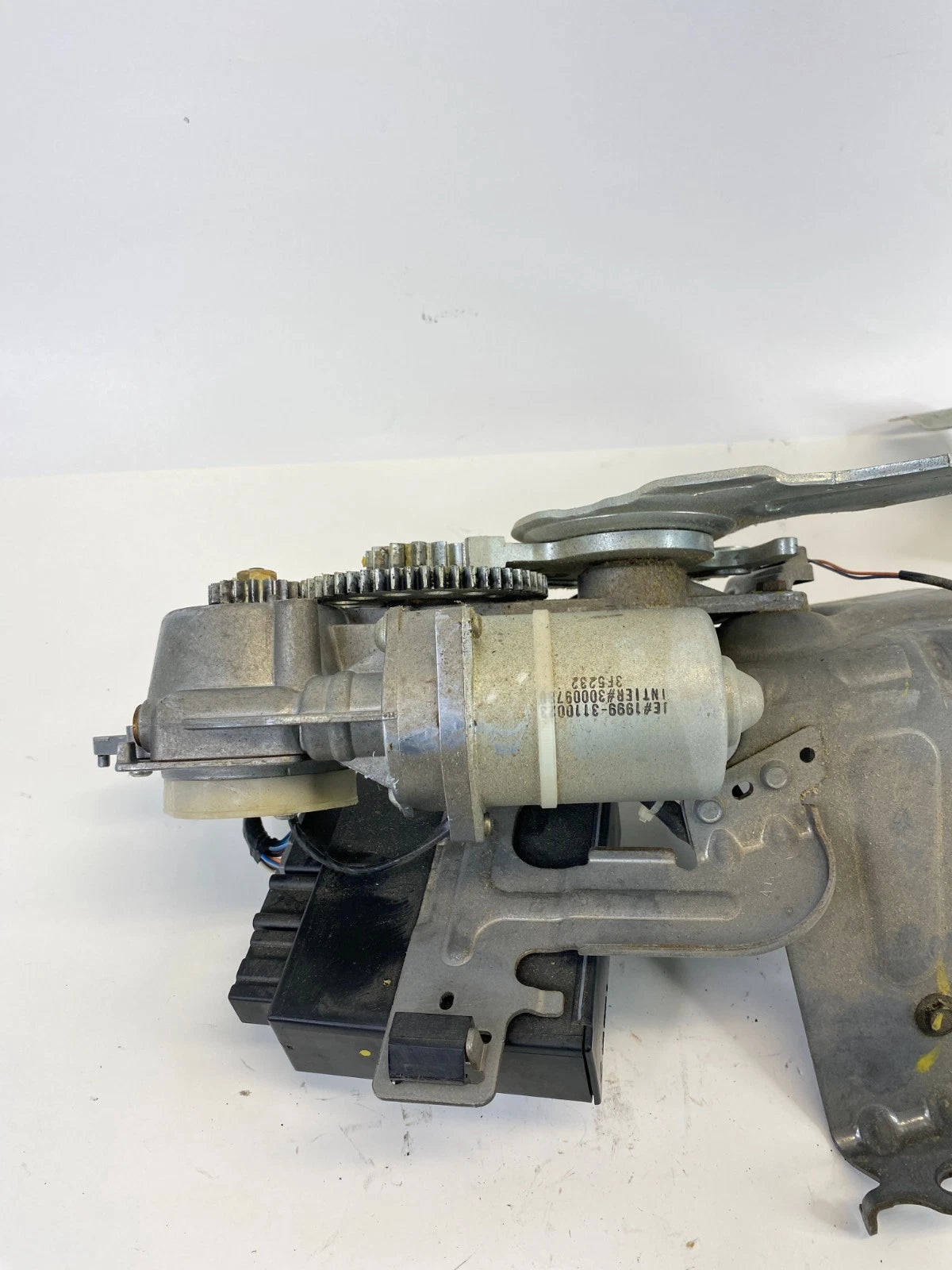 2007 2008 2009 GMC YUKON REAR TRUNK LIFTGATE POWER MOTOR ACTUATOR W/ MODULE OEM