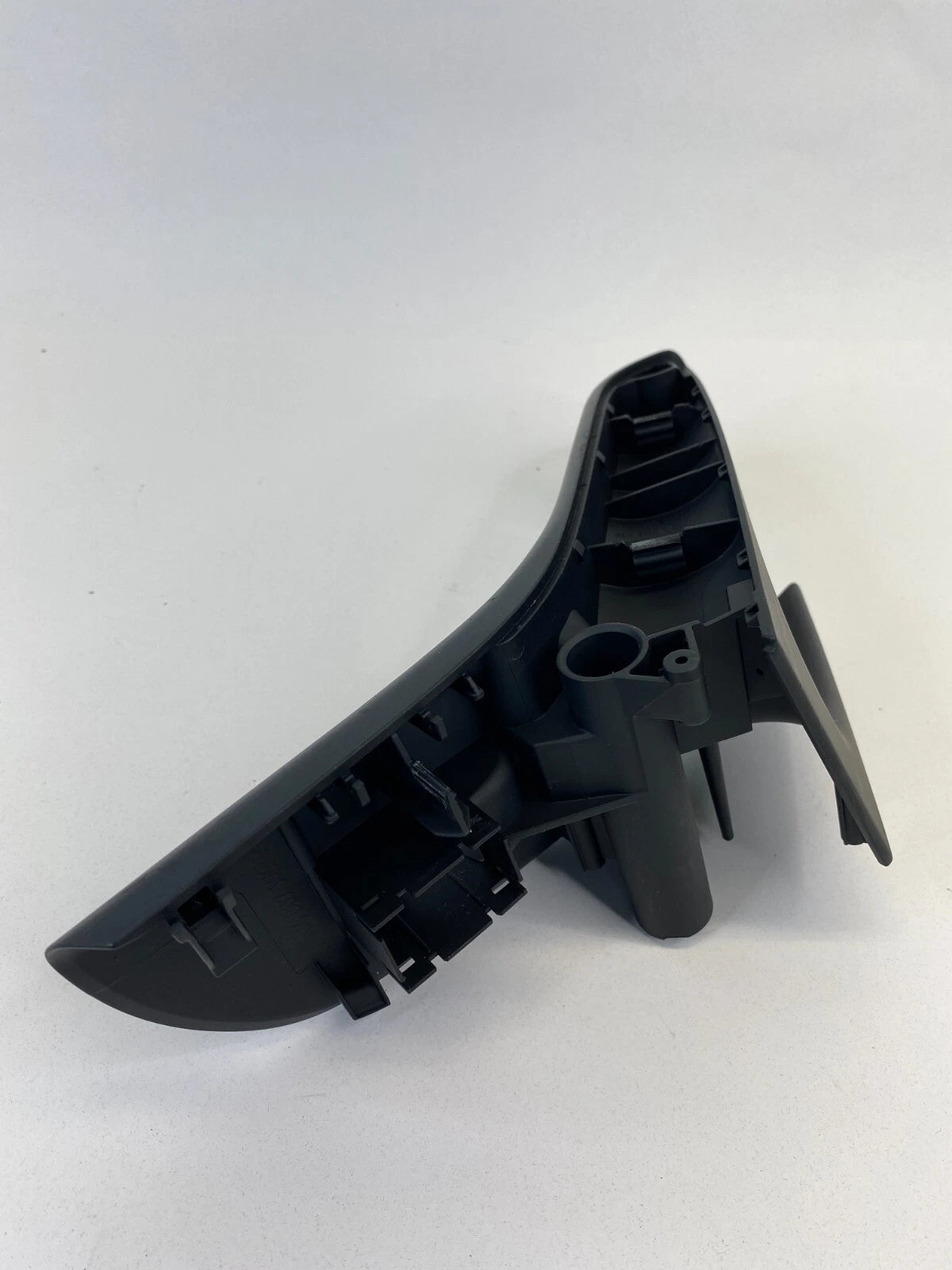 06-10 VOLKSWAGEN PASSAT REAR LEFT DOOR PULL HANDLE WINDOW SWITCH BEZEL 3C4867179