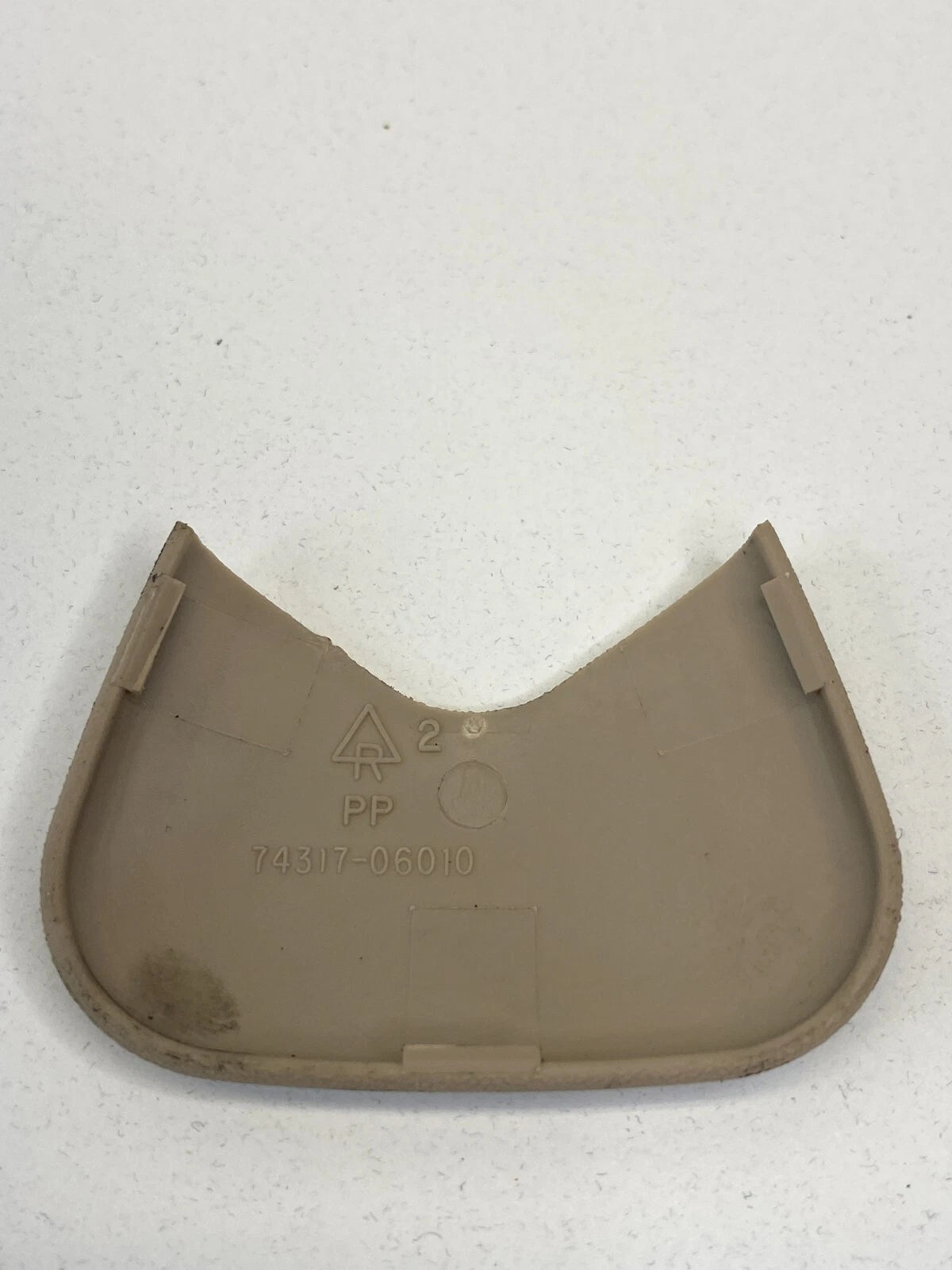 1992-1996 TOYOTA CAMRY SUNVISOR SCREW COVER BRACKET ASSEMBLY 74317-06010 OEM