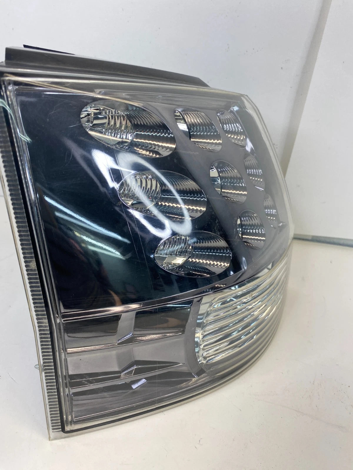 2007-2013 MITSUBISHI OUTLANDER LEFT SIDE QUARTER PANEL TAILLIGHT TAIL LAMP OEM