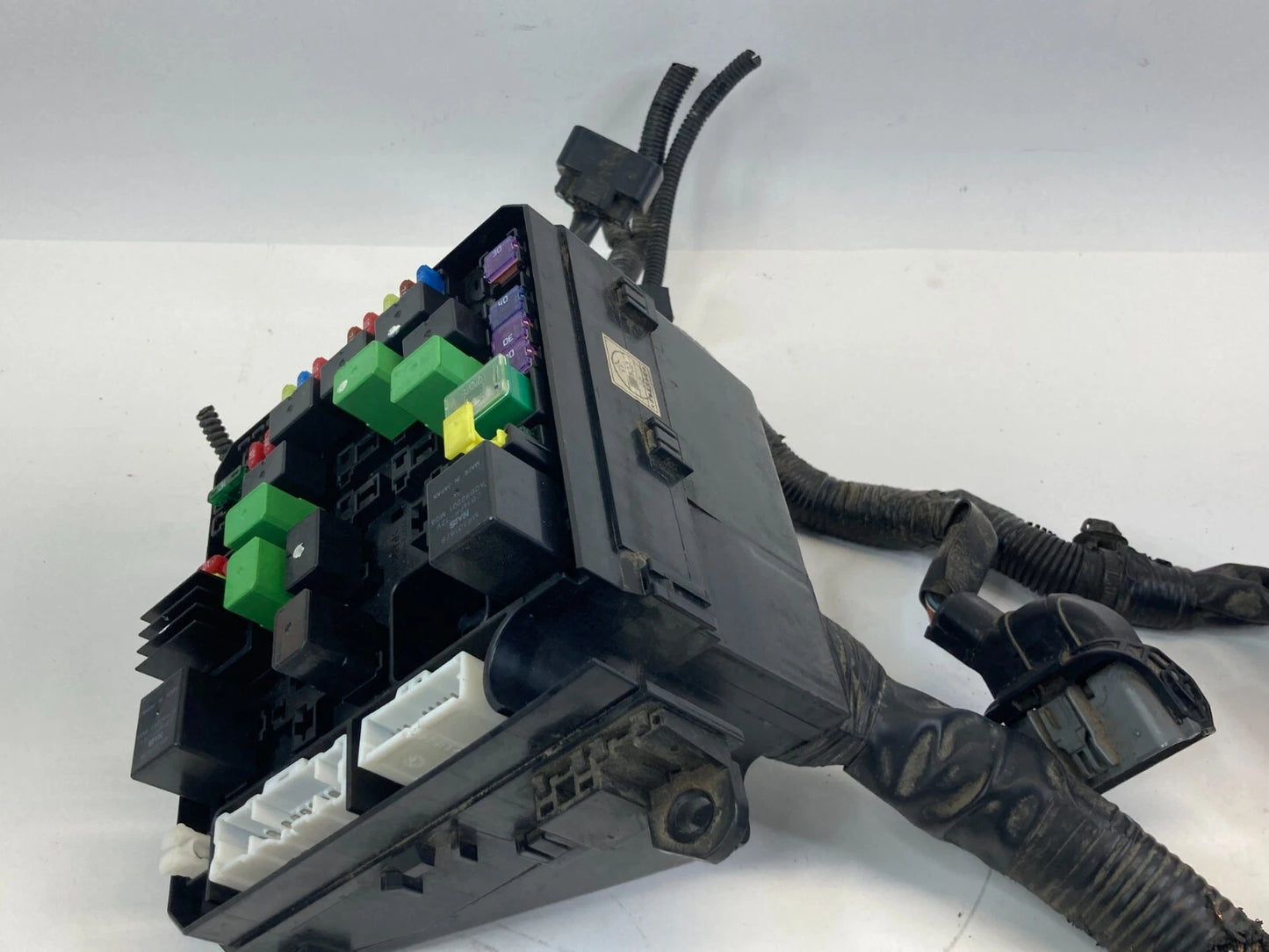 2008-2013 MITSUBISHI OUTLANDER 2.4L L4 16V ENGINE COMPARTMENT FUSE JUNCTION BOX