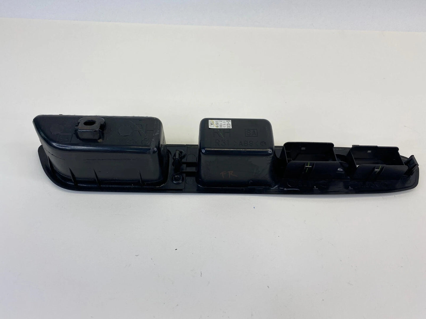 2003-2008 SUBARU FORESTER FRONT RIGHT SIDE DOOR WINDOW SWITCH BEZEL TRIM COVER