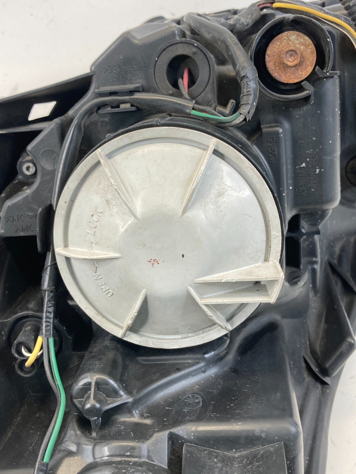 2010 Subaru Outback Front Right Passenger Side Headlight Head Lamp Halogen OEM