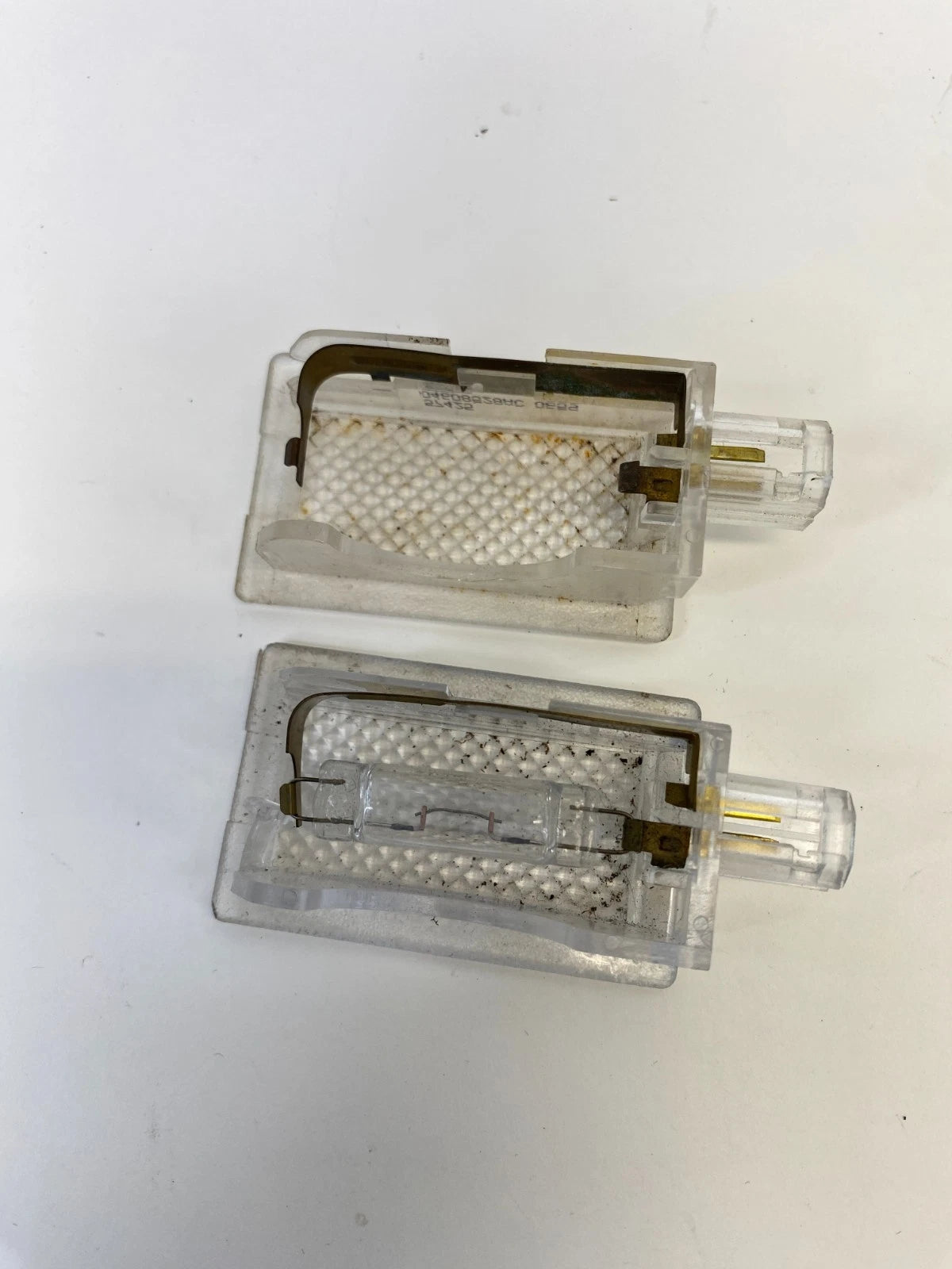 05-21 CHRYSLER 300 FRONT RIGHT & LEFT DOOR COURTESY LIGHT LAMP 04608528AC OEM