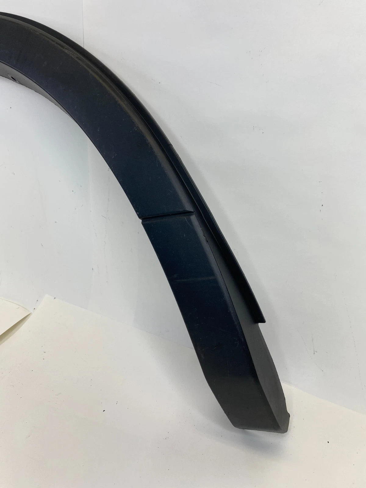 2013-2019 FORD INTERCEPTOR SUV REAR RIGHT SIDE QUARTER WHEEL OPENING MOLDING