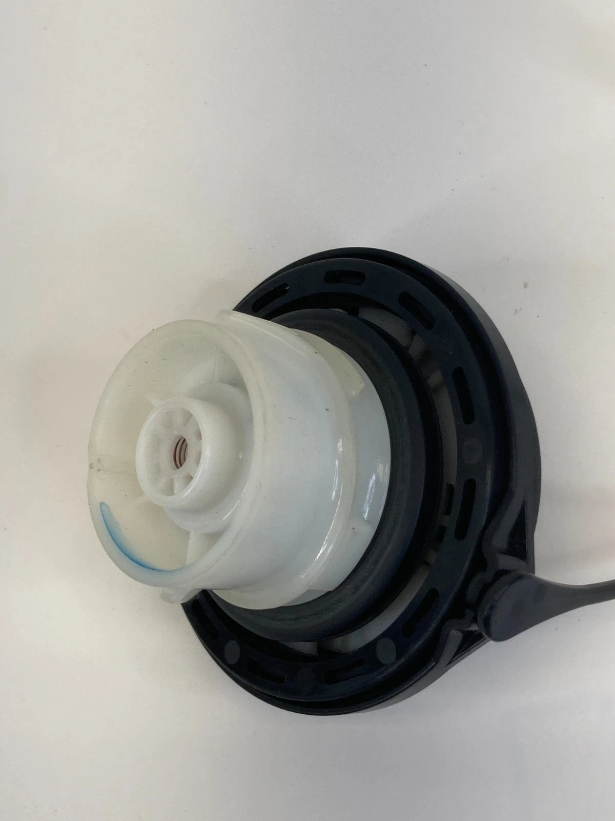 2005-2019 KIA SORENTO 04-06 KIA RIO FUEL FILLER TANK GAS CAP LID COVER OEM