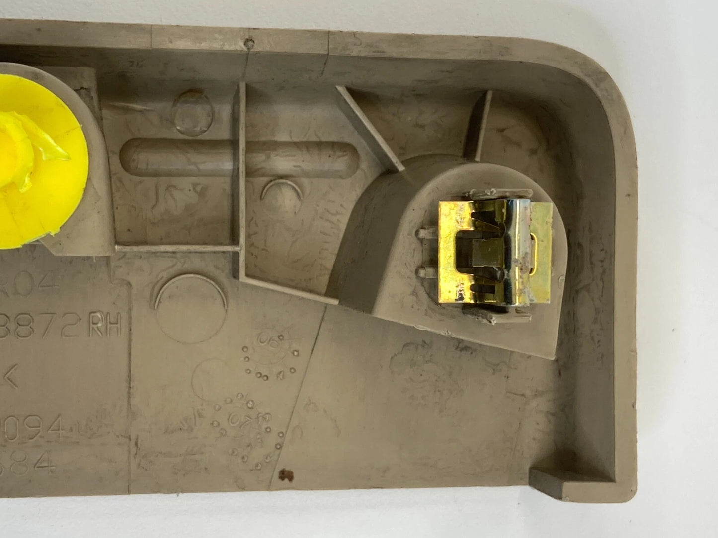 2008-2012 BUICK ENCLAVE FRONT RIGHT SIDE SEAT TRACK BOLT CAP COVER TRIM 1193872