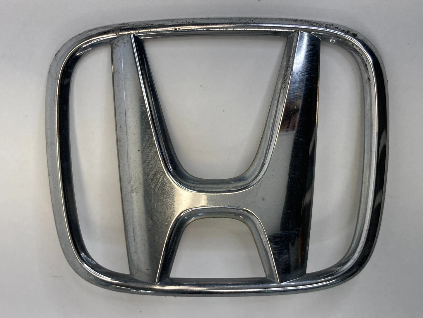06 07 HONDA ACCORD SEDAN TRUNK DECK LID EMBLEM LOGO BADGE SYMBOL 75701-SDA-A000