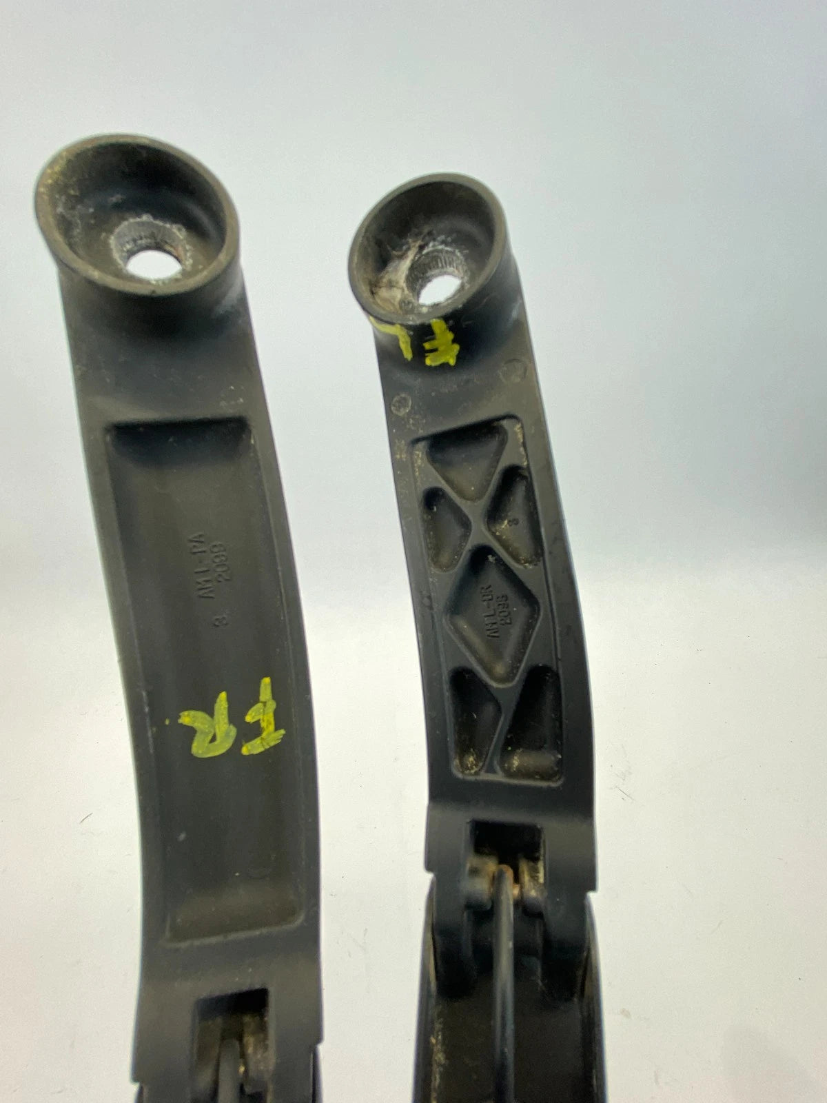 2010-2013 KIA SOUL FRONT WINDSHIELD WIPER ARMS PAIR SET LH RH ASSEMBLY OEM