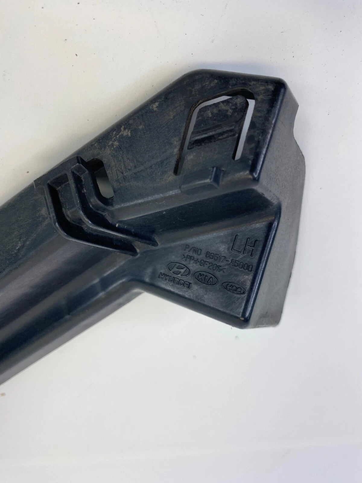 13-17 HYUNDAI ELANTRA GT FRONT LEFT SIDE BUMPER COVER UPPER RETAINER BRACKET OEM