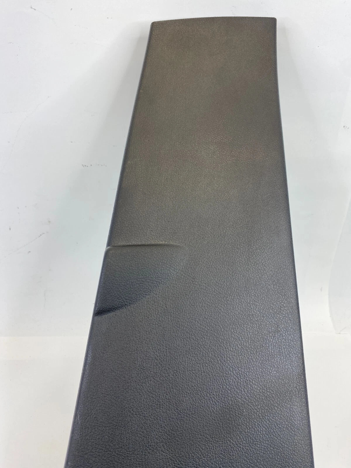 2012-2018 FORD FOCUS LEFT DRIVER SIDE CENTER B-PILLAR LOWER COVER TRIM OEM
