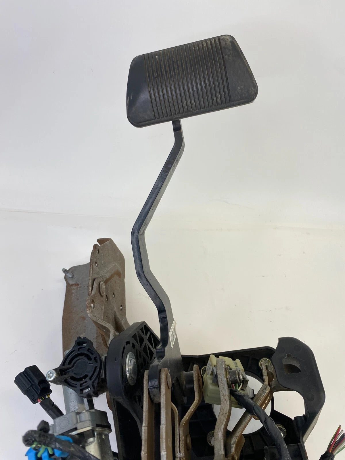 2009-2012 VW VOLKSWAGEN ROUTANPOWER ADJUSTABLE BRAKE PEDAL 04721199AE OEM