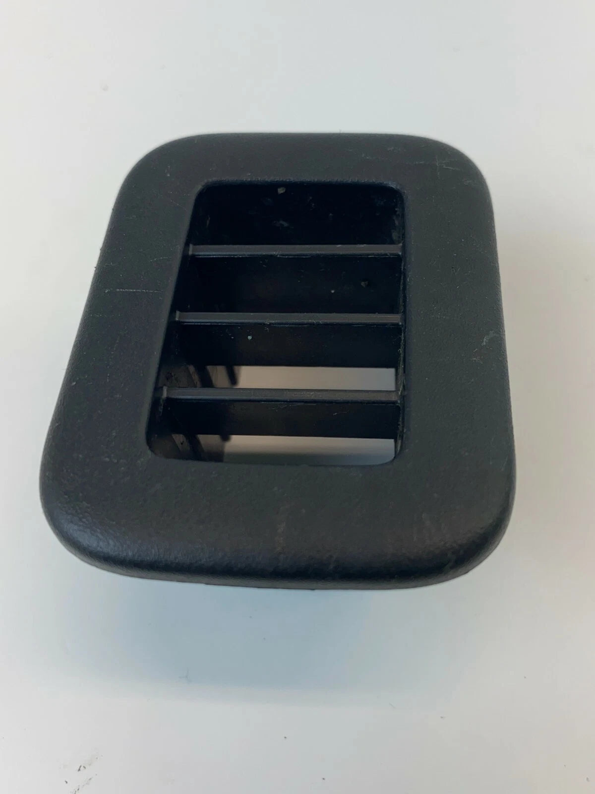 09 10 11 12 CHEVROLET TRAVERSE LOWER CENTER CONSOLE AIR VENT DUCT GRILL OUTLET