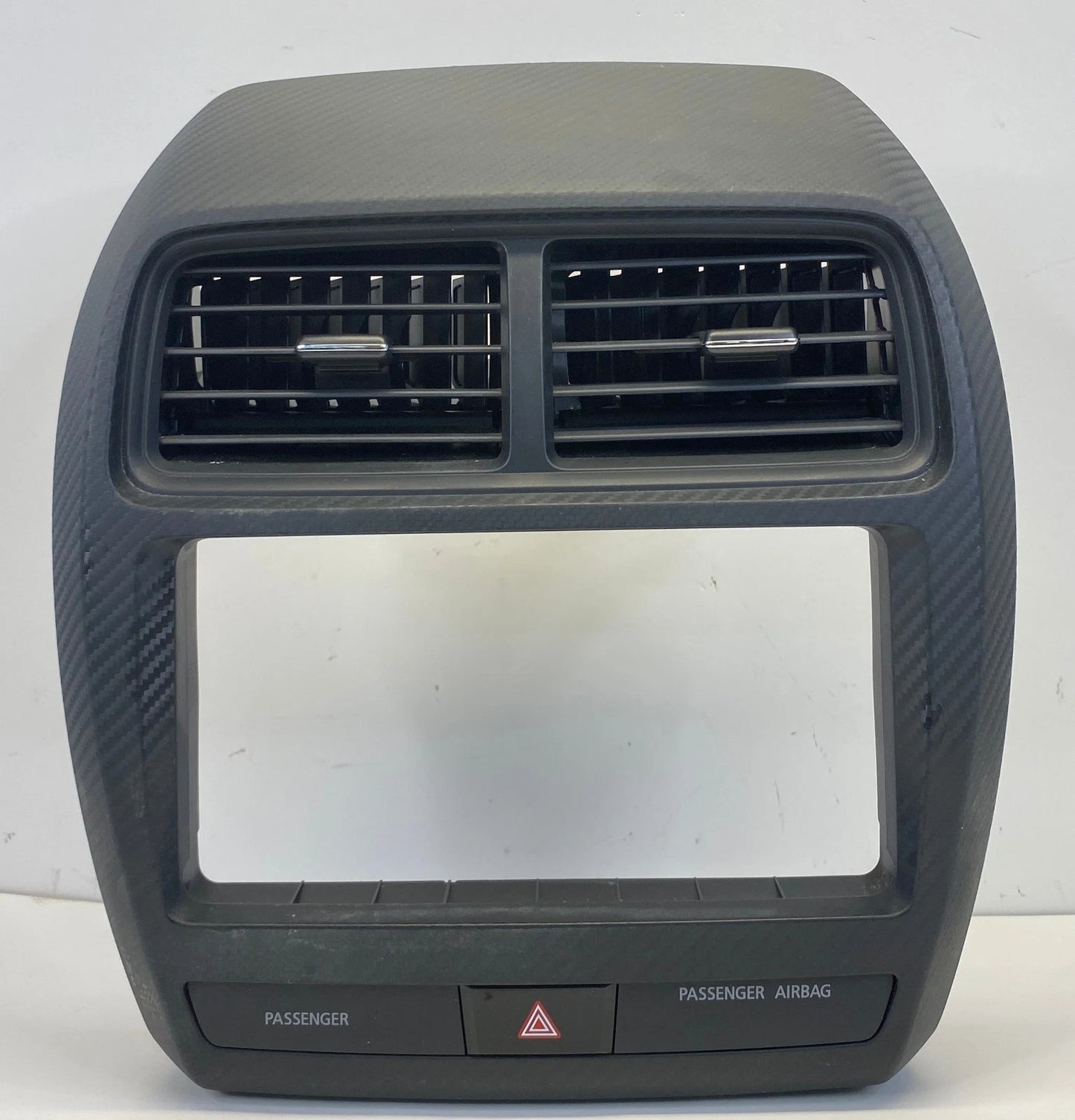 18 19 MITSUBISHI OUTLANDER SPORT RADIO BEZEL WITH AIR VENTS HAZARD OEM 8002C684