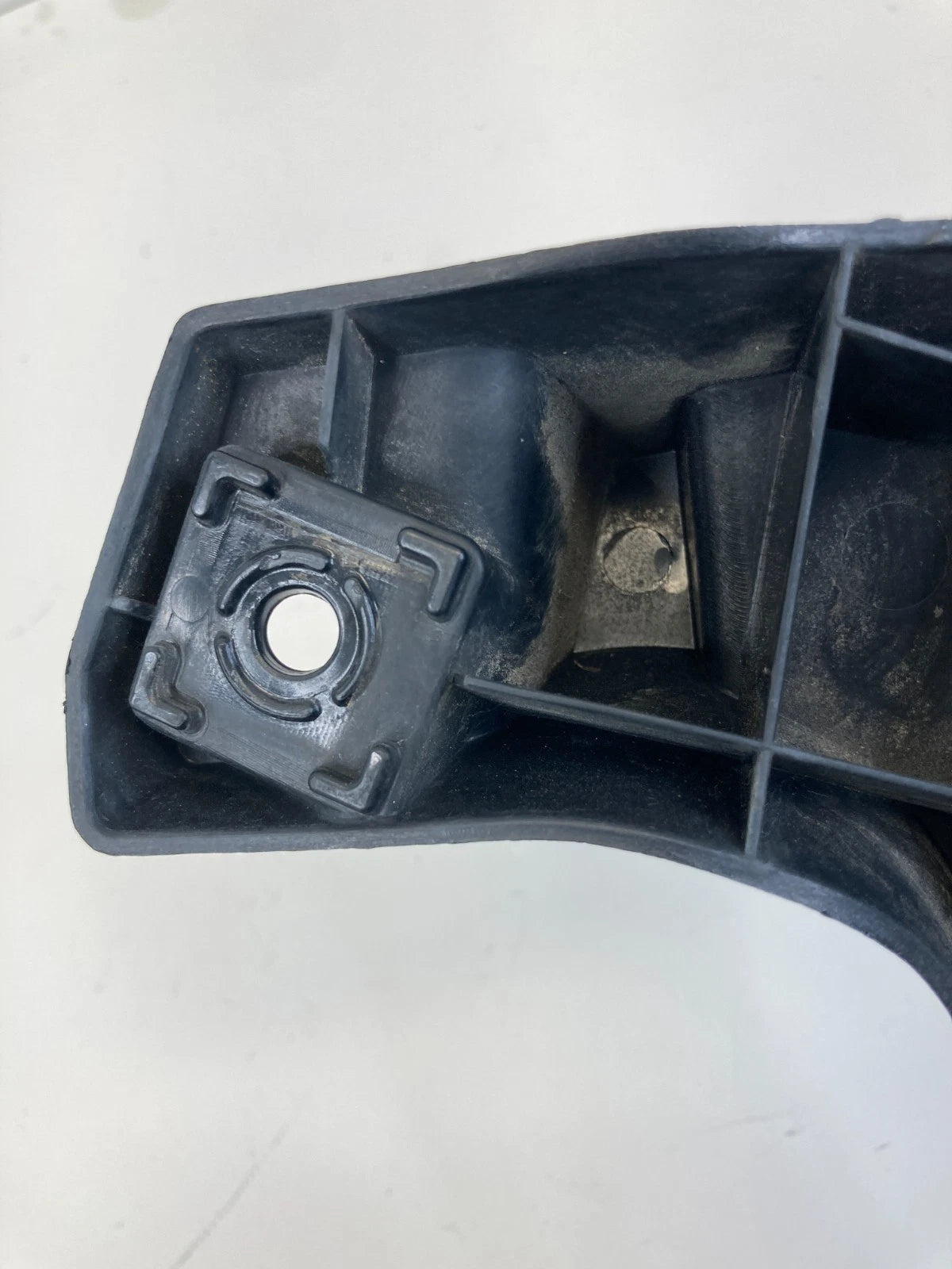 2013 14 15 16 17 18 2019 FORD FUSION FRONT RIGHT SIDE BUMPER BRACKET MOUNT OEM
