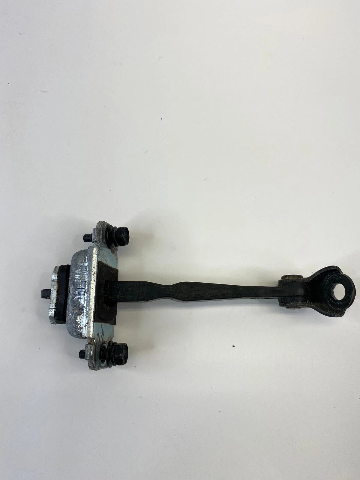 2006-2010 HYUNDAI SONATA SEDAN FRONT LEFT DOOR CHECK STOPPER CHECK STRAP HINGE