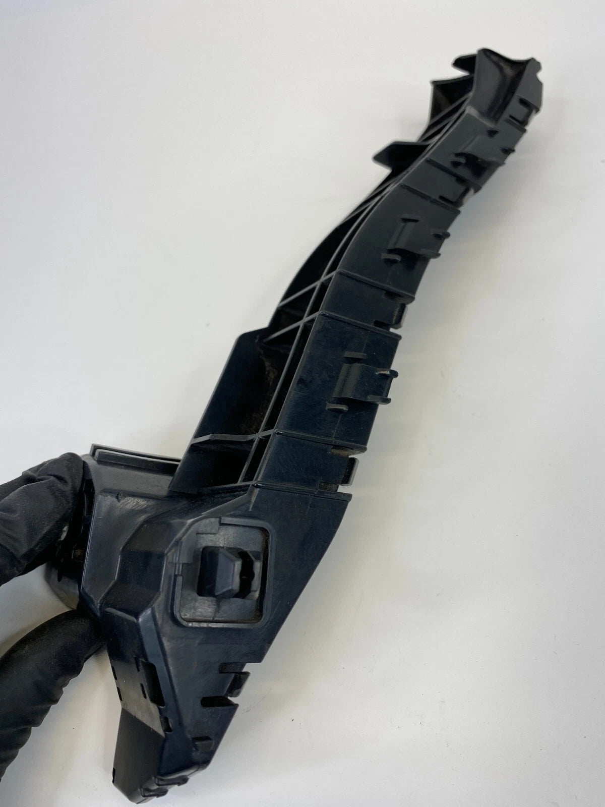 2009-2013 SUBARU FORESTER FRONT BUMPER LEFT SIDE RETAINER BRACKET MOUNT OEM