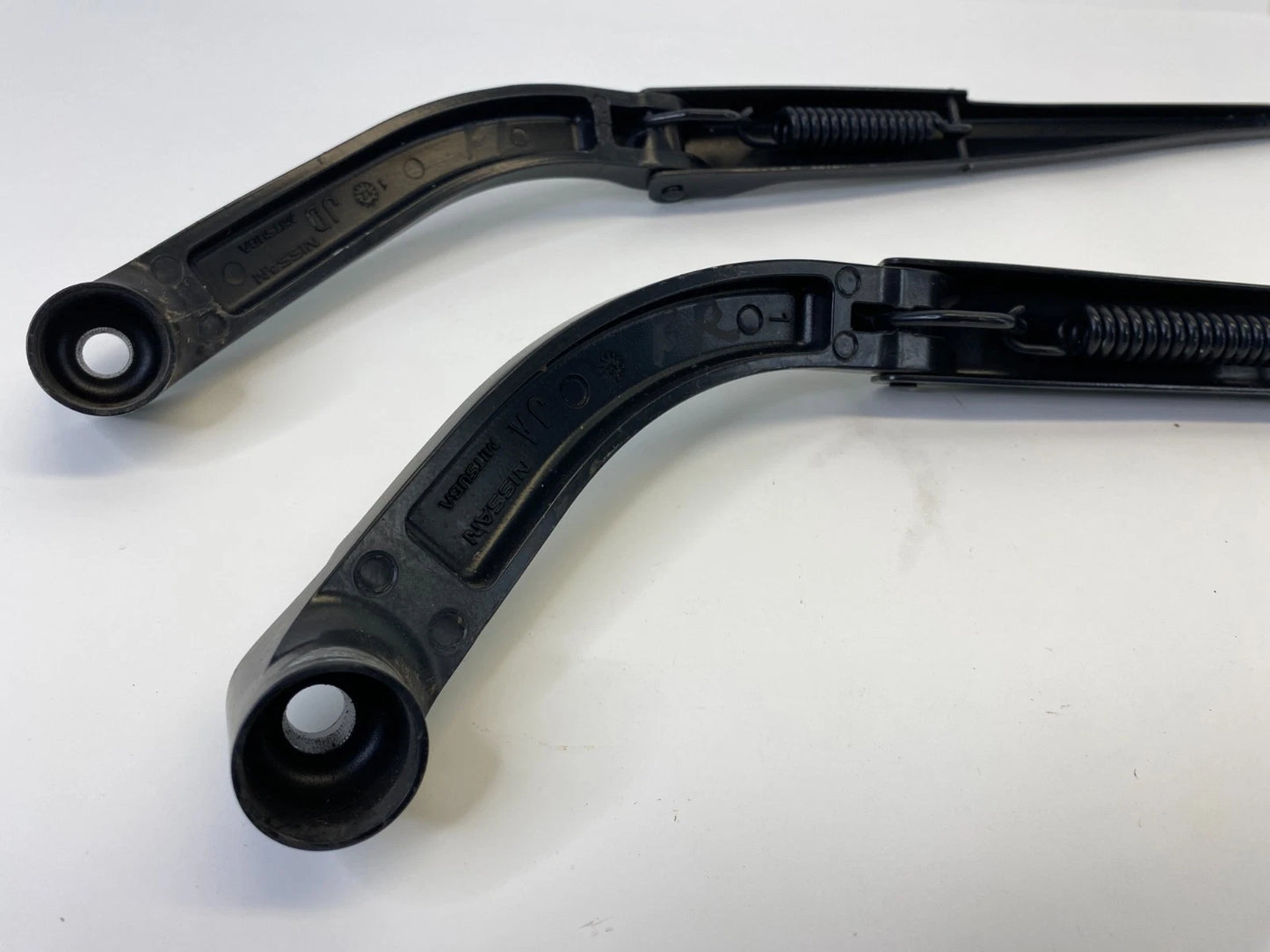 2013-2020 NISSAN PATHFINDER FRONT WINDSHIELD WIPER ARMS SET PAIR OEM