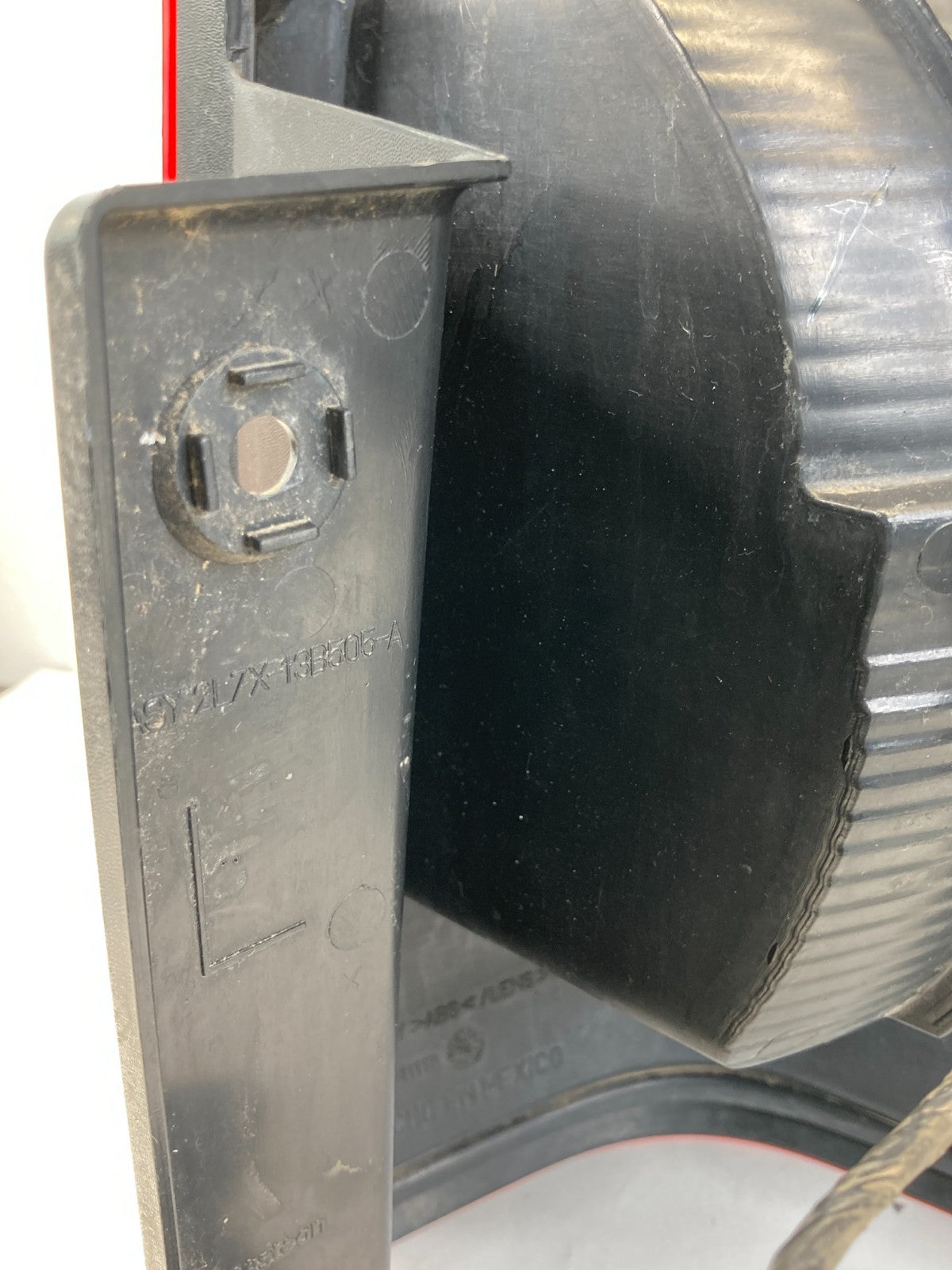 2002-2006 Lincoln Navigator Left Side Taillight Tail Lamp Assy 2L7X-13B505-A OEM