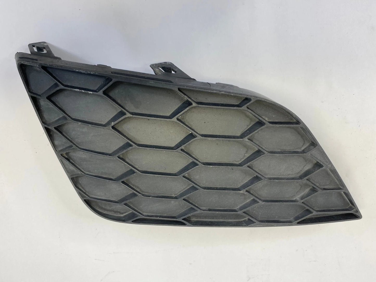 16-19 NISSAN SENTRA FRONT LEFT SIDE FOG LIGHT LAMP GRILLE COVER 62257-4AF0B OEM
