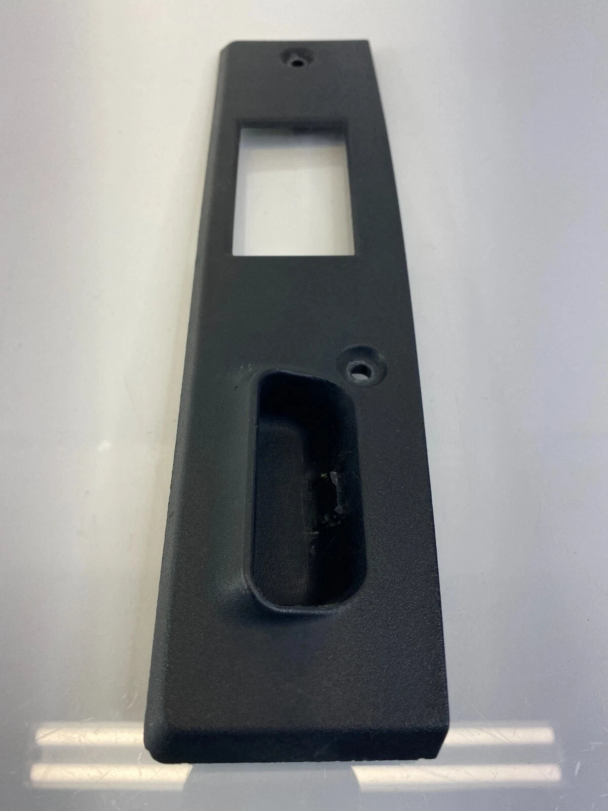 2001-2005 MERCEDES C240 98-05 CLK320 SEDAN INTERIOR TRUNK LID HANDLE BEZEL TRIM