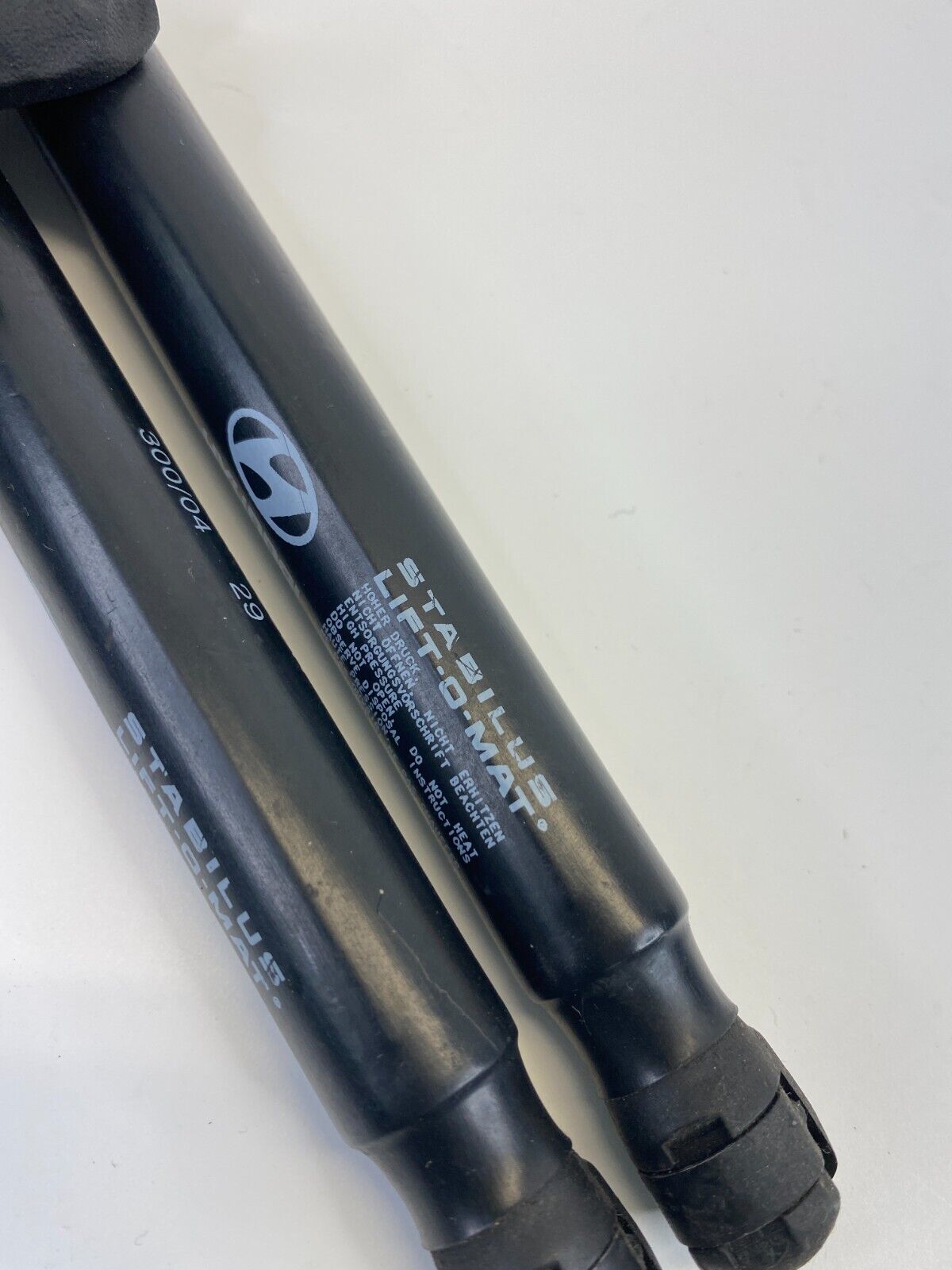 2001-2005 Hyundai Sonata Decklid Trunk Support Shock Strut Lift Cylinder Pair