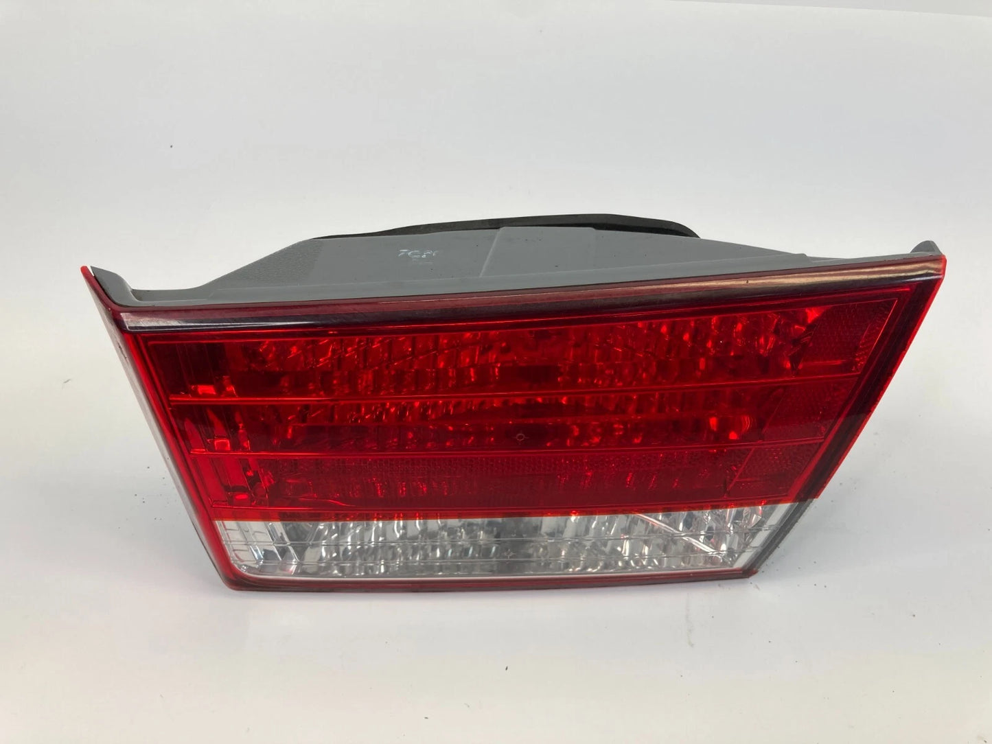2006-2008 HYUNDAI SONATA REAR RIGHT PASSENGER SIDE INNER TAILLIGHT 92404-0A0 OEM