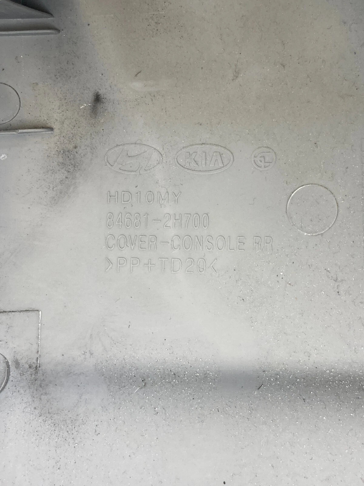 2010 10 HYUNDAI ELANTRA REAR CENTER CONSOLE TRIM COVER PANEL 84681-2H700 OEM