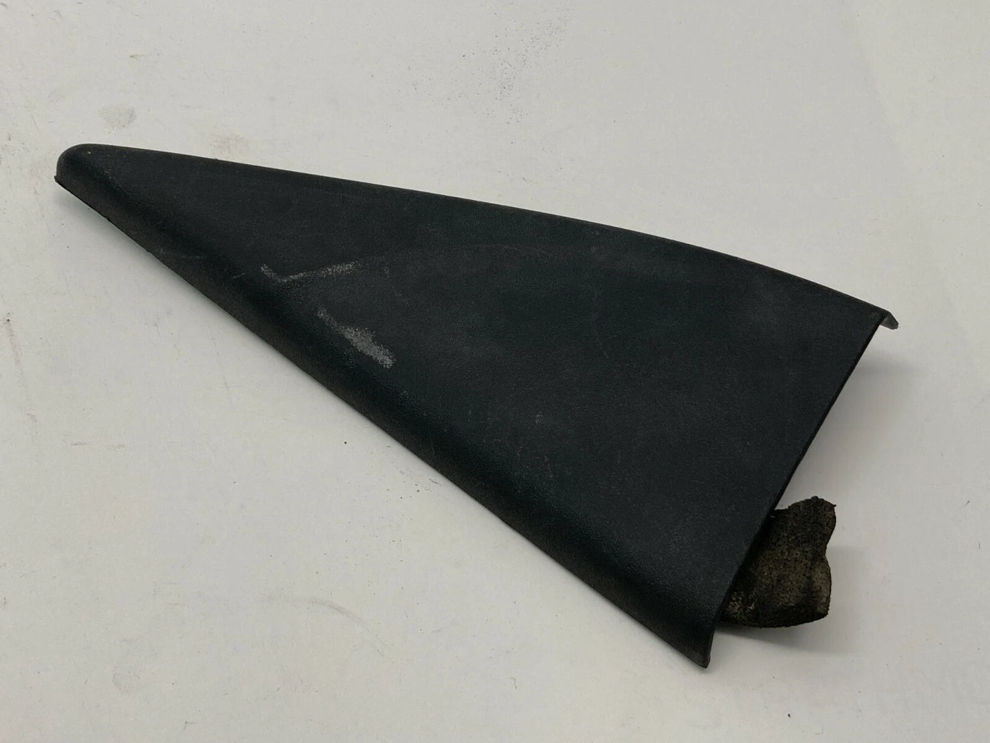 04 2004 FORD FOCUS REAR RIGHT SIDE DOOR EXTERIOR CORNER COVER TRIM MOLDING OEM
