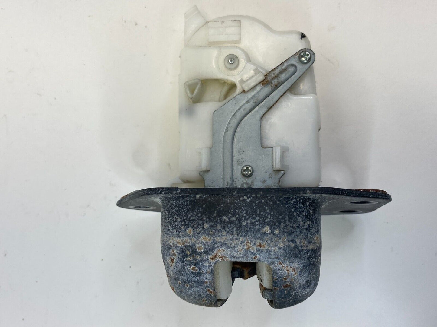 08 09 10 11 12 13 Nissan Rogue Rear Back Trunk Lock Latch Actuator Release OEM