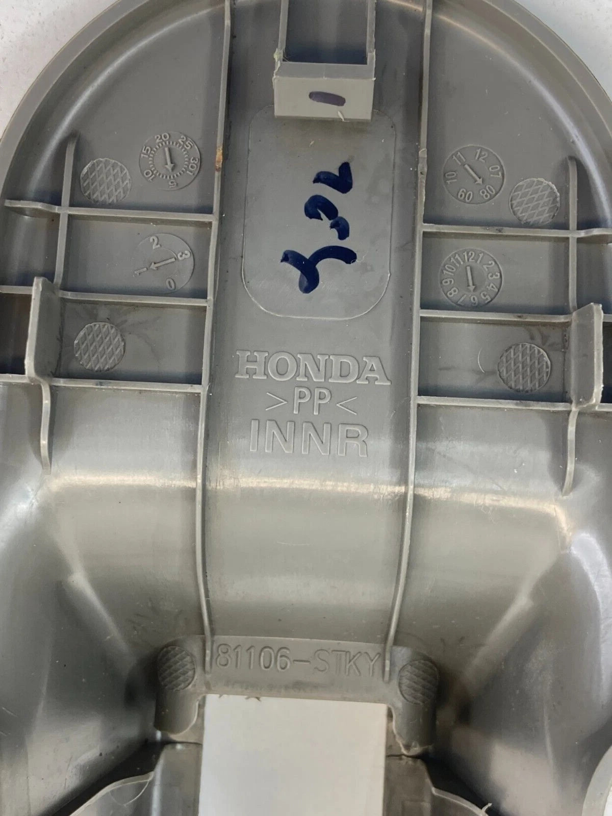 2009-2012 ACURA RDX REAR RIGHT INNER SEAT TRACK END COVER TRIM CAP 81106-STKY