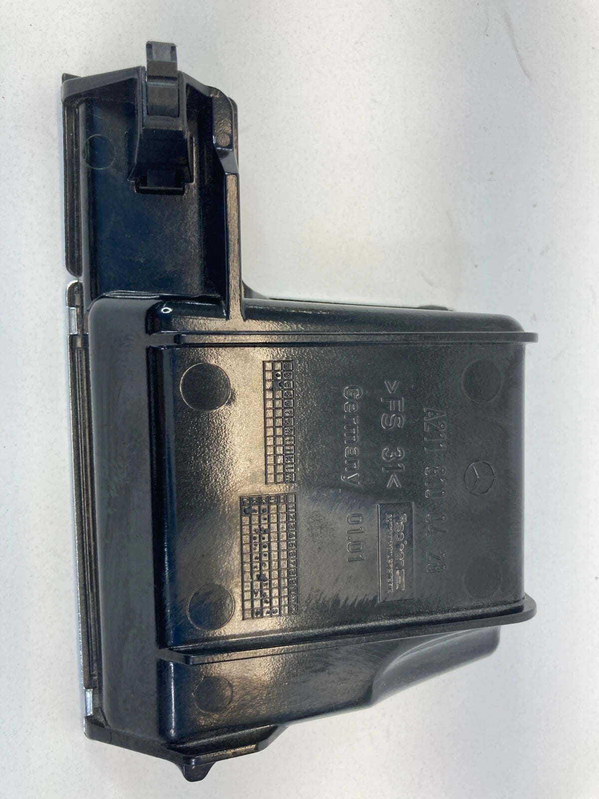 03-09 MERCEDES BENZ E320 FRONT CENTER CONSOLE COIN ASHTRAY STORAGE A2118100428