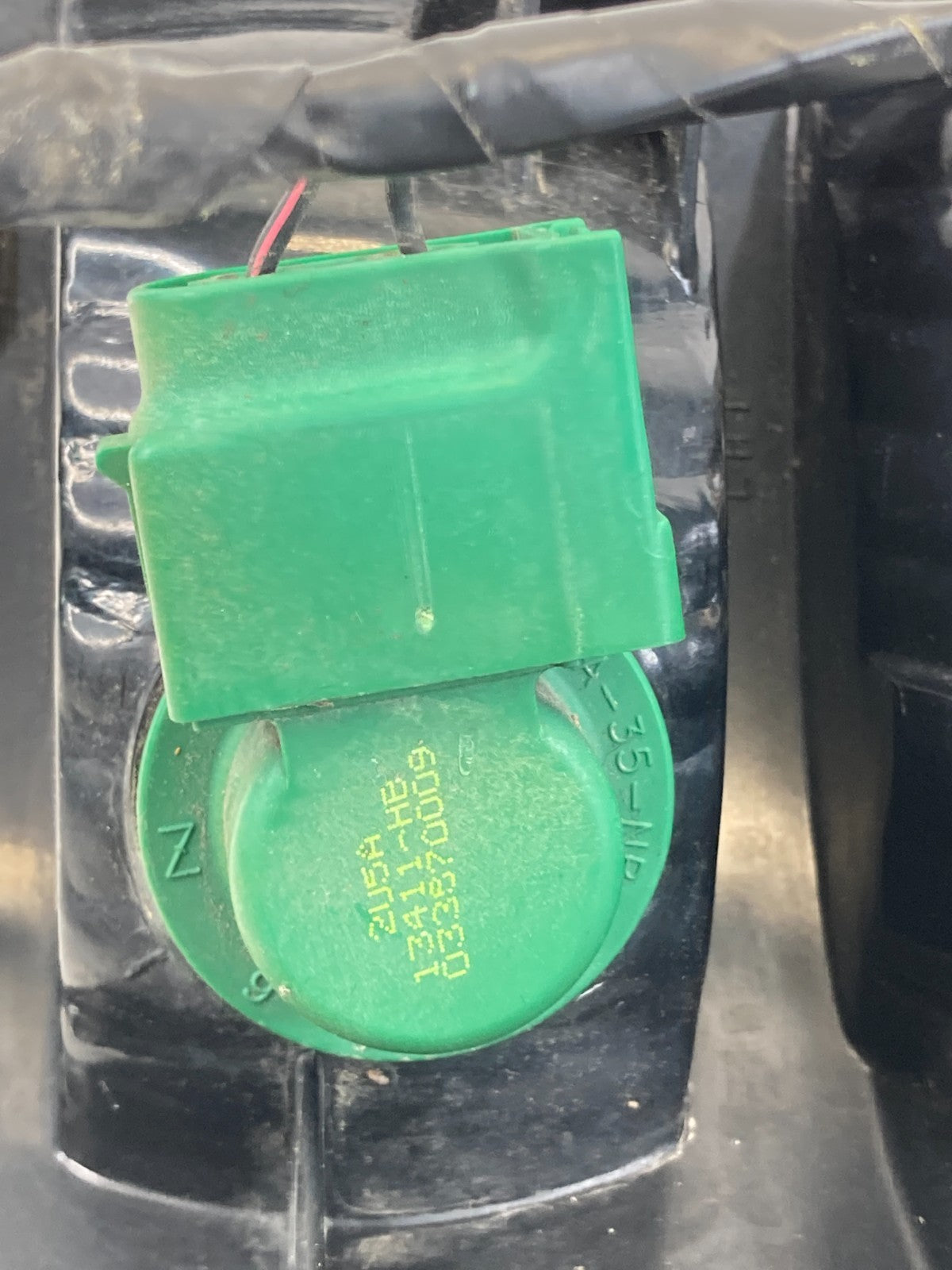 02 03 04 05 Ford Explorer Rear Left RR LH Side Tail Light Taillight Lamp OEM