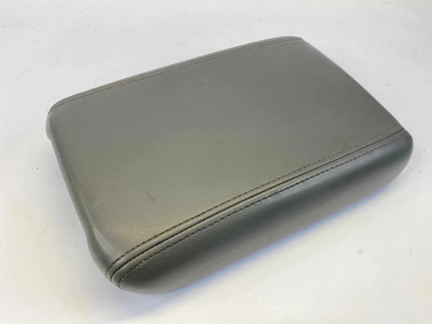 09-17 CHEVROLET TRAVERSE GRAY CENTER CONSOLE ARMREST LID ASSEMBLY OEM 22905366