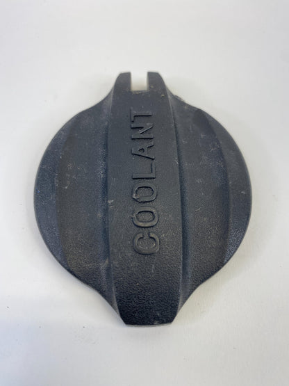 13-18 Hyundai Santa Fe Sport Radiator Engine Coolant Reservoir Tank Cap Cover