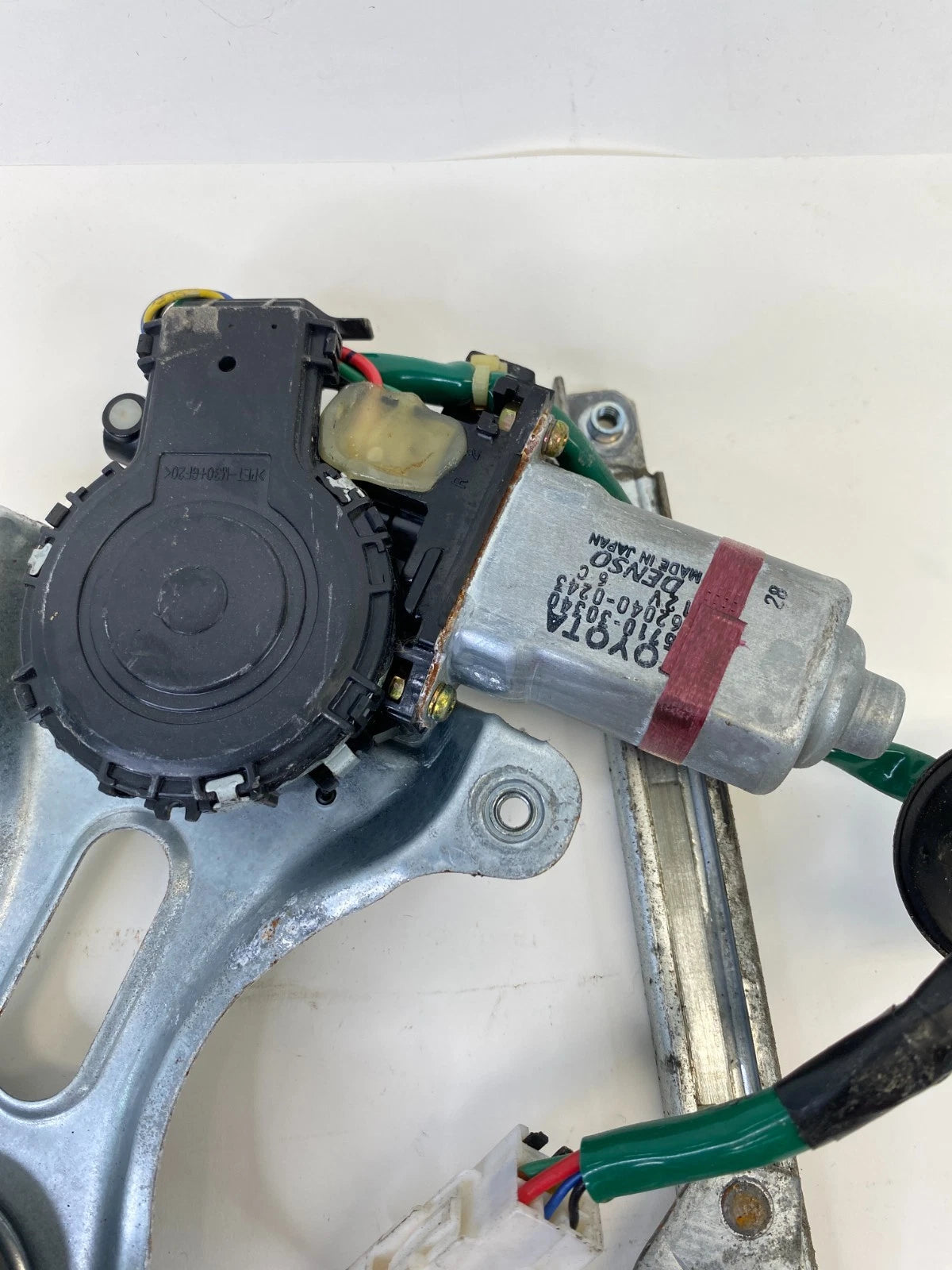 1998-2005 LEXUS GS300 FRONT RIGHT SIDE DOOR WINDOW MOTOR REGULATOR 85710-30340